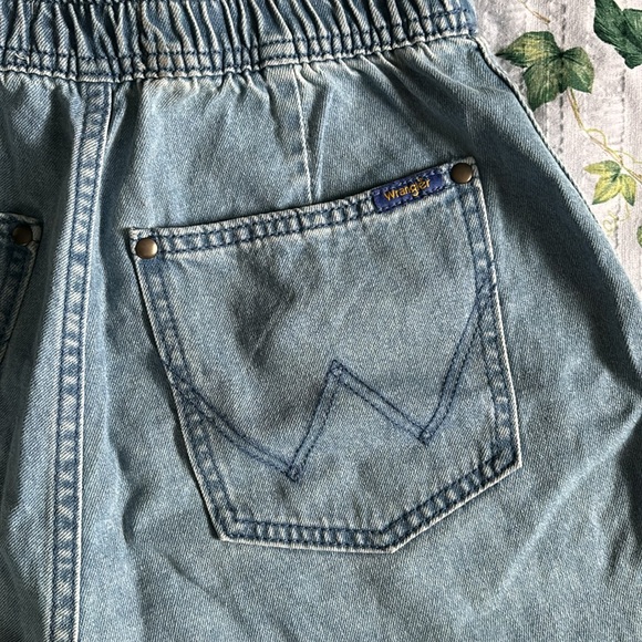 WRANGLER x URBAN OUTFITTERS Light Blue Denim High Rise Shorts with Attached Belt - Picture 5 of 7